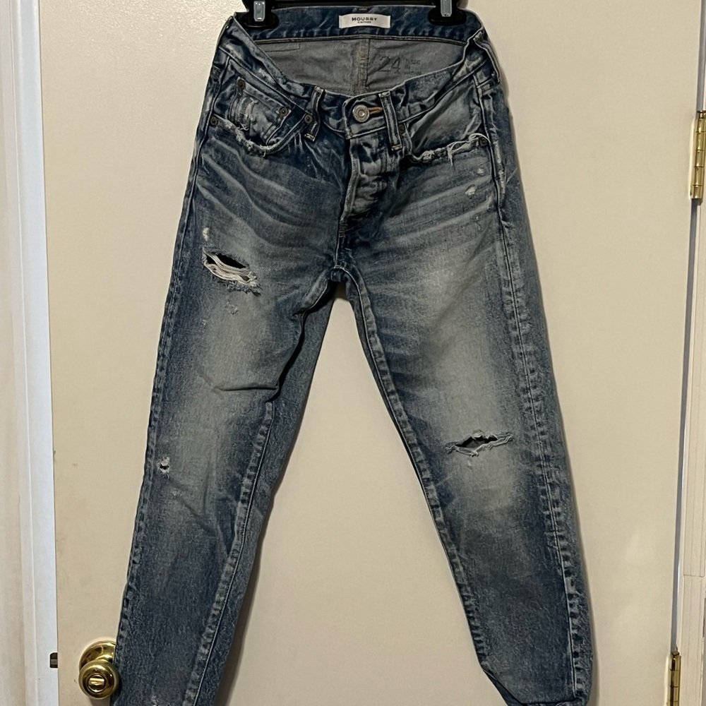 Woman’s Moussy Vintage ripped jeans